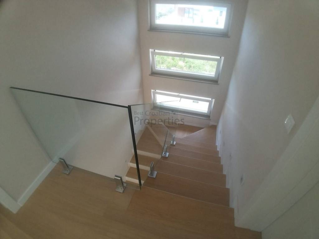 Luksuzna vila, Prodaja, Privlaka, Privlaka