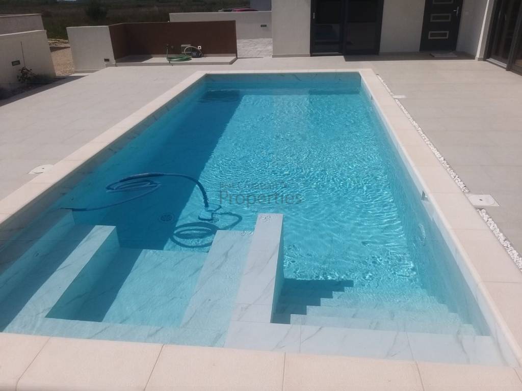 Luksuzna vila, Prodaja, Privlaka, Privlaka