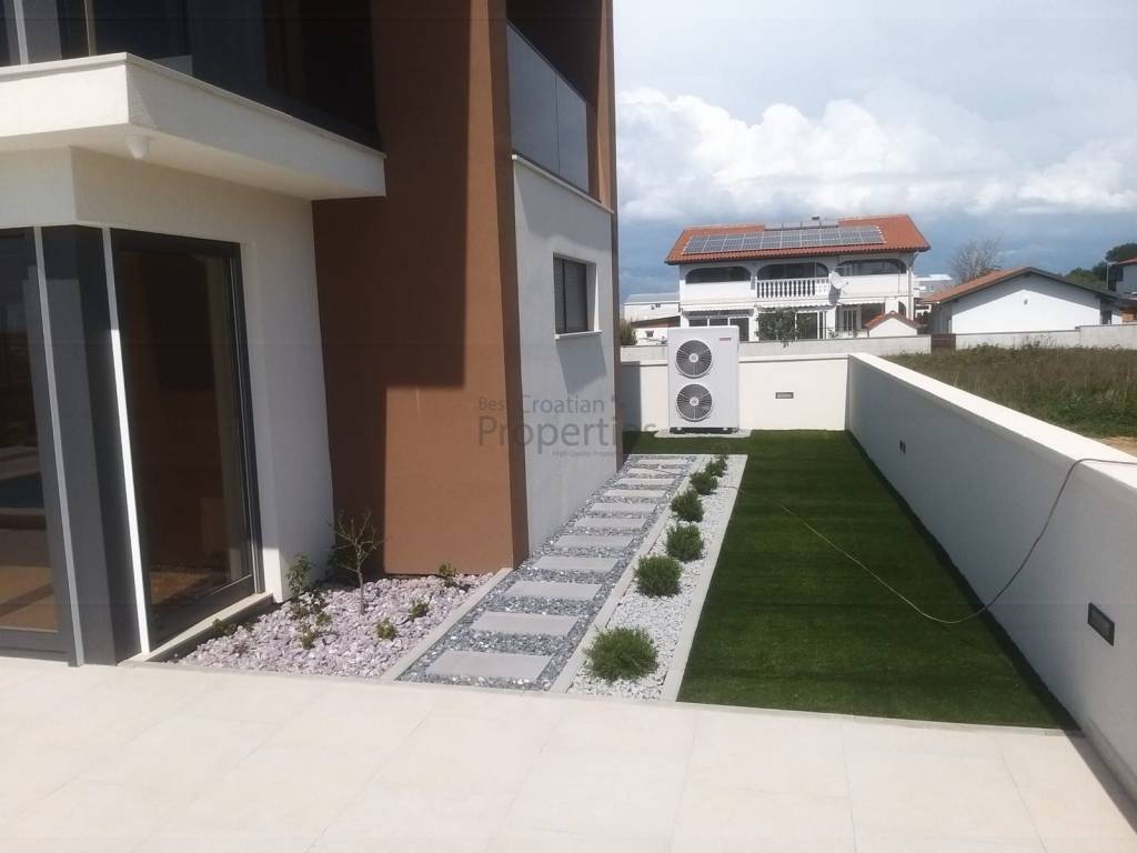 Luksuzna vila, Prodaja, Privlaka, Privlaka