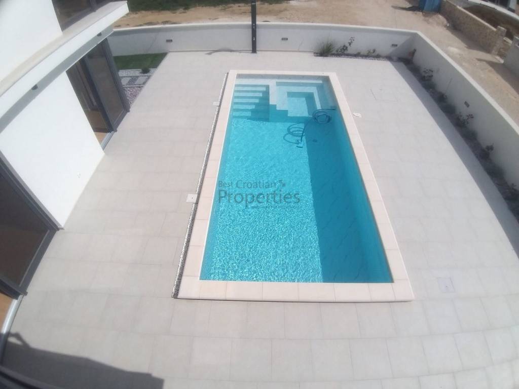 Luksuzna vila, Prodaja, Privlaka, Privlaka