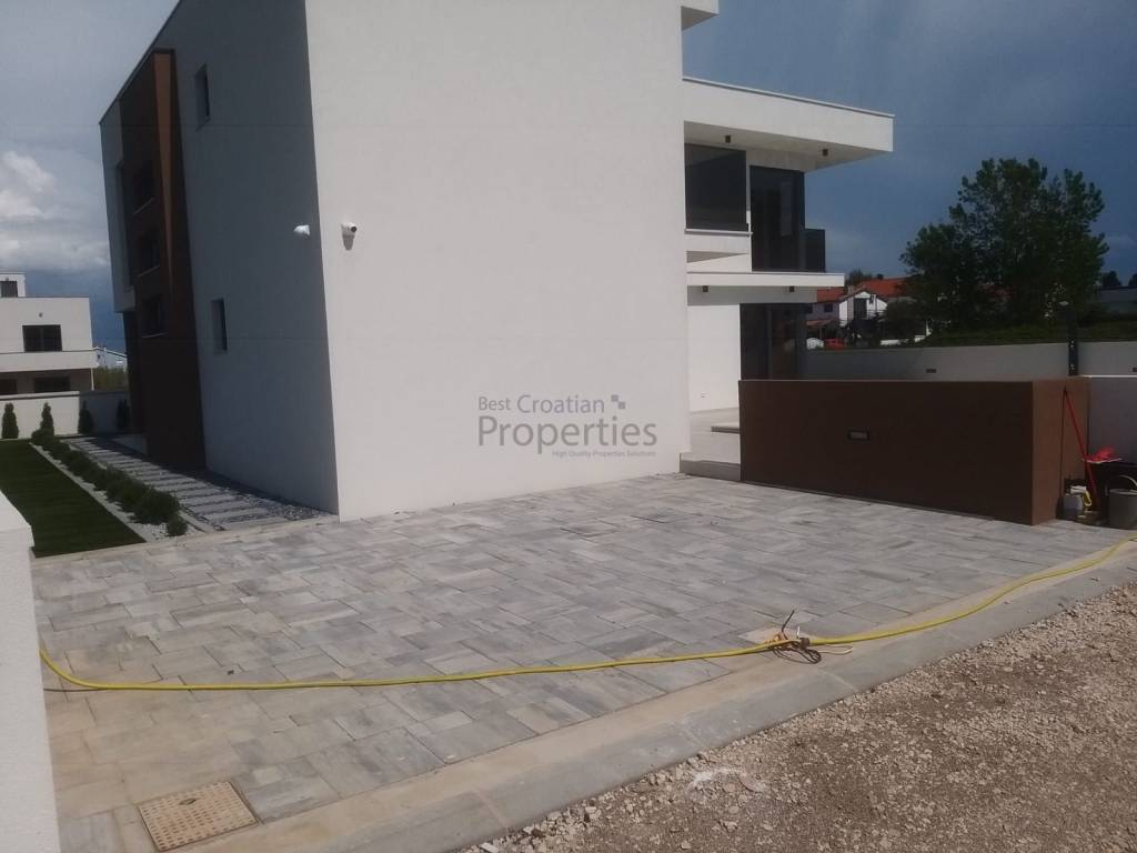 Luksuzna vila, Prodaja, Privlaka, Privlaka