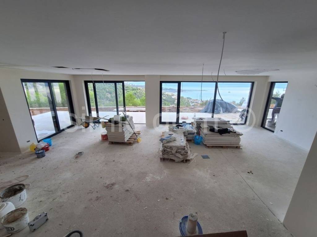 Vila, Prodaja, Dugi rat, Dugi Rat