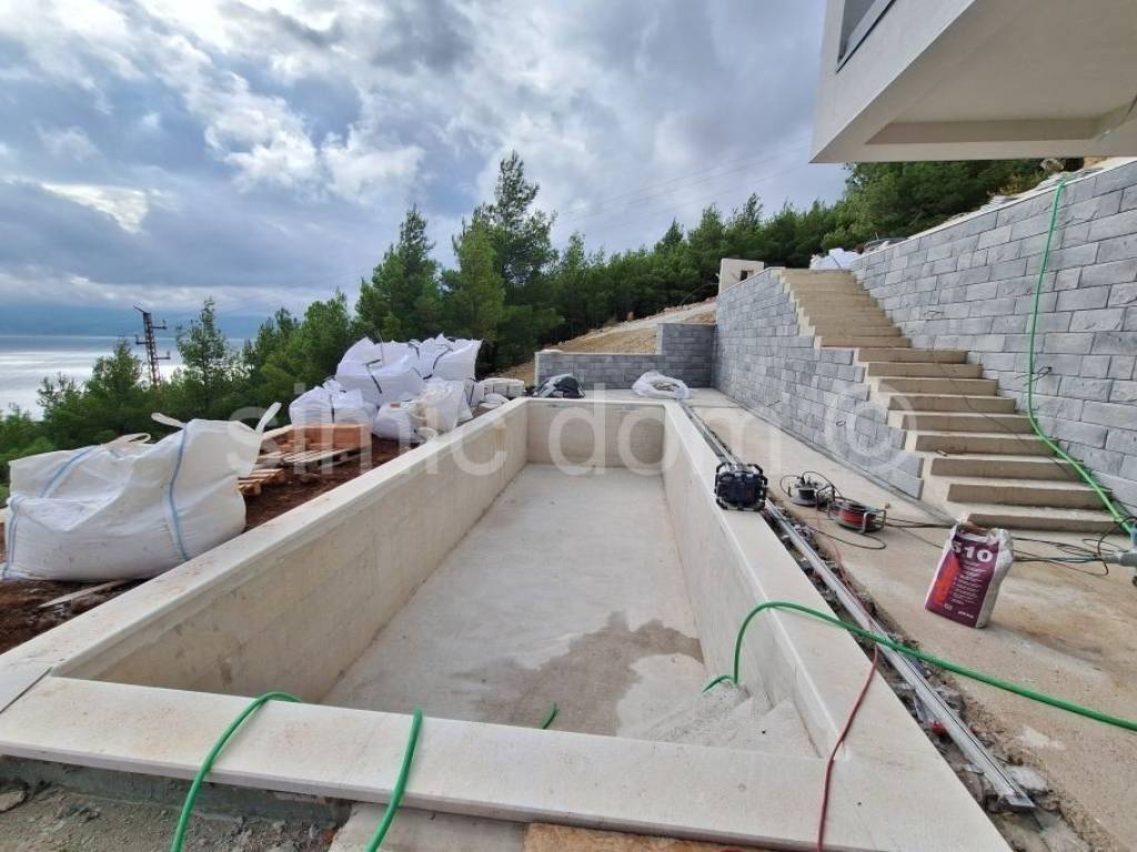 Vila, Prodaja, Dugi rat, Dugi Rat