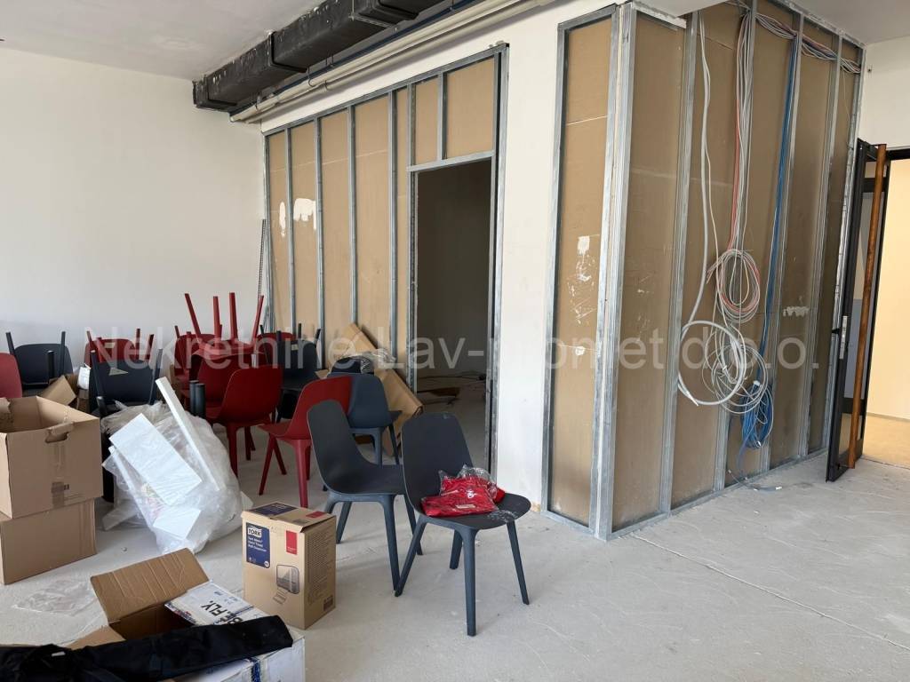 Poslovna zgrada, Najam, Solin - Okolica, Mravince