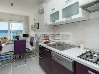 Kitchen & dining area