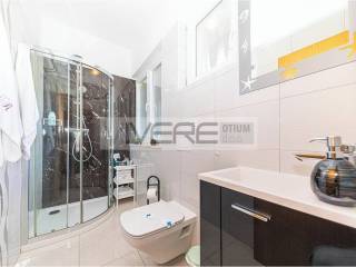 Bathroom No.2 on ground floor