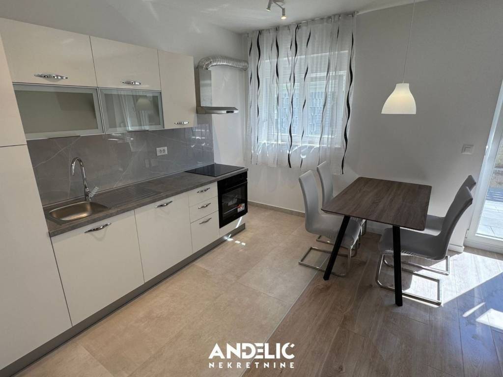 Stan u zgradi, Najam, Split, Split