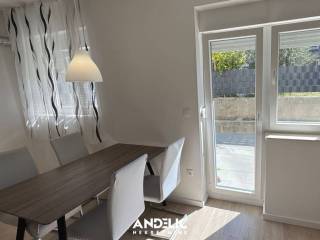 Stan u zgradi, Najam, Split, Split