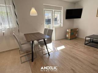 Stan u zgradi, Najam, Split, Split