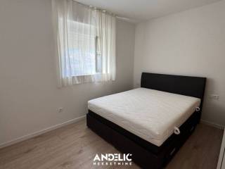 Stan u zgradi, Najam, Split, Split