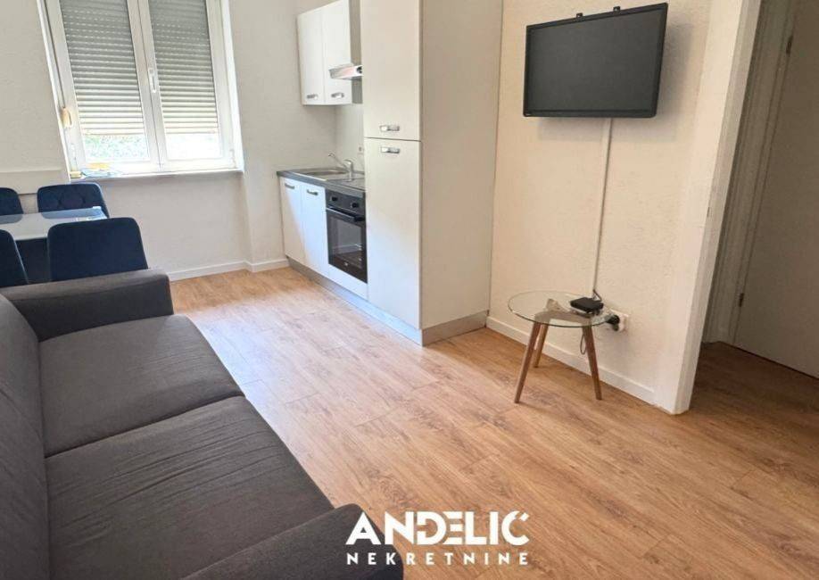 Stan u zgradi, Najam, Split, Split