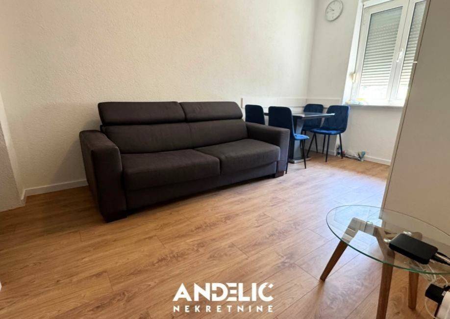 Stan u zgradi, Najam, Split, Split