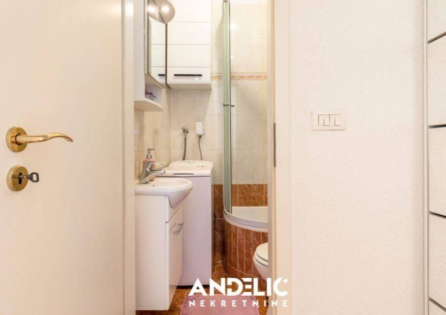 Stan u zgradi, Najam, Split, Split