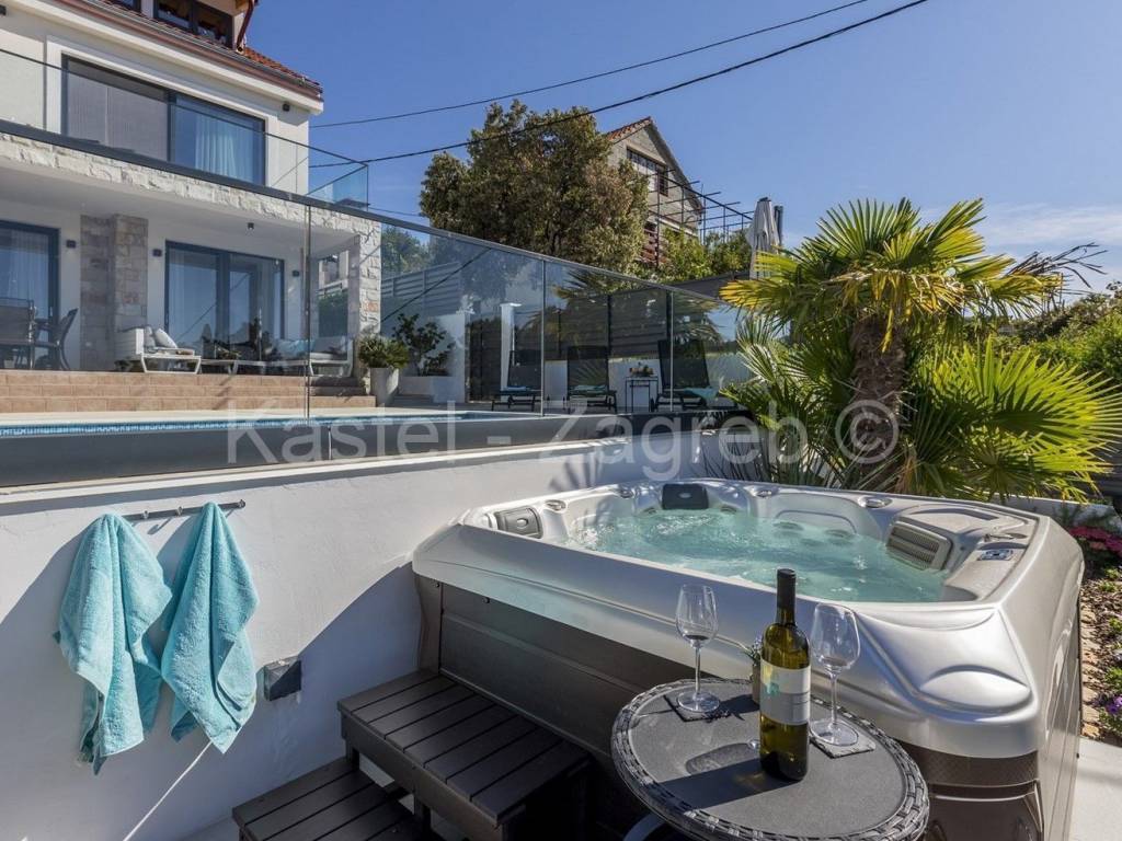 Kuća na moru, Prodaja, Šolta, Nečujam