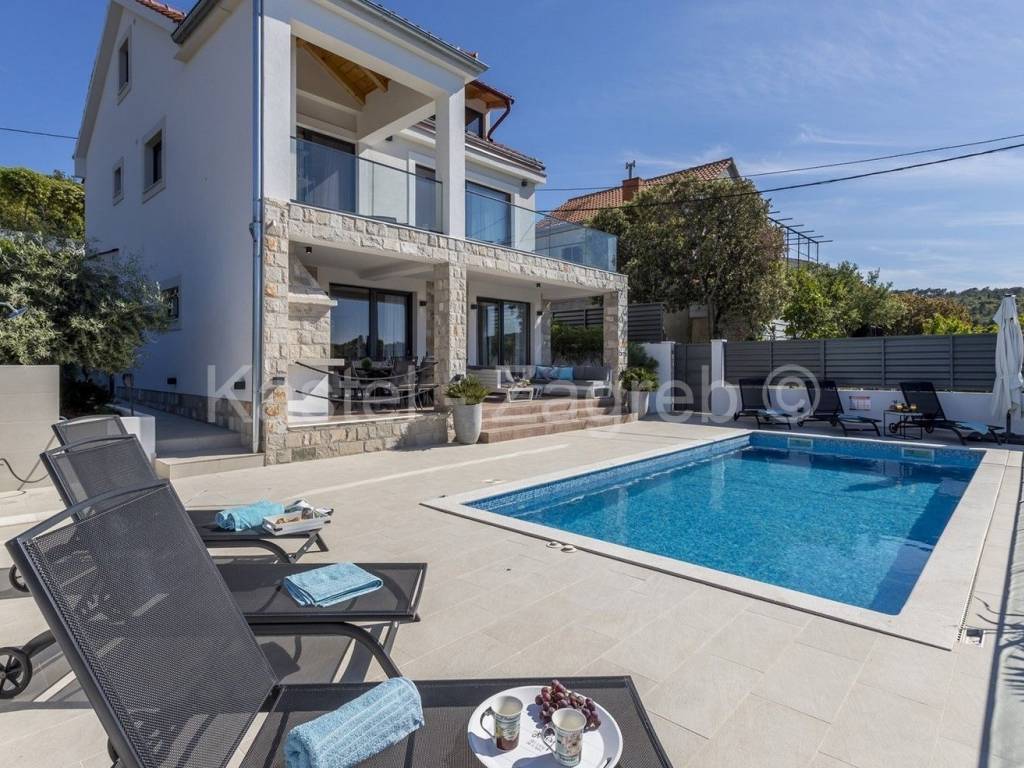 Kuća na moru, Prodaja, Šolta, Nečujam