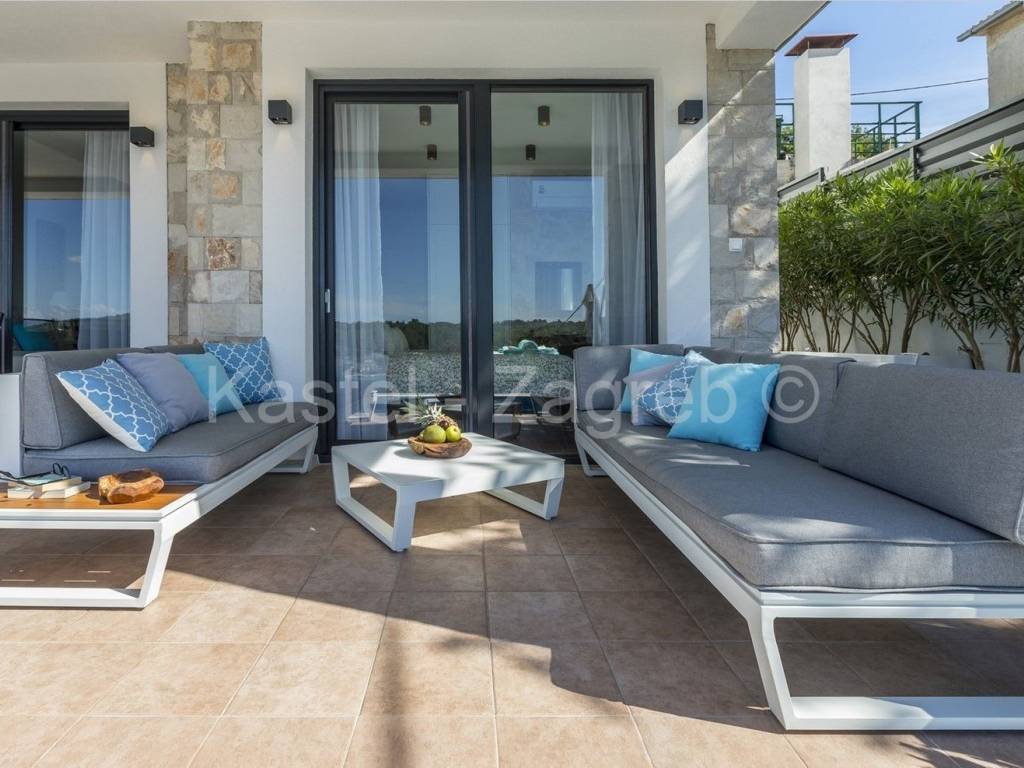 Kuća na moru, Prodaja, Šolta, Nečujam