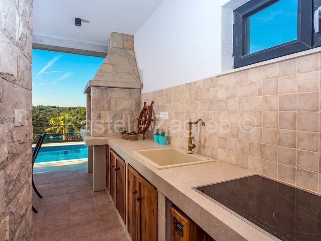 Kuća na moru, Prodaja, Šolta, Nečujam