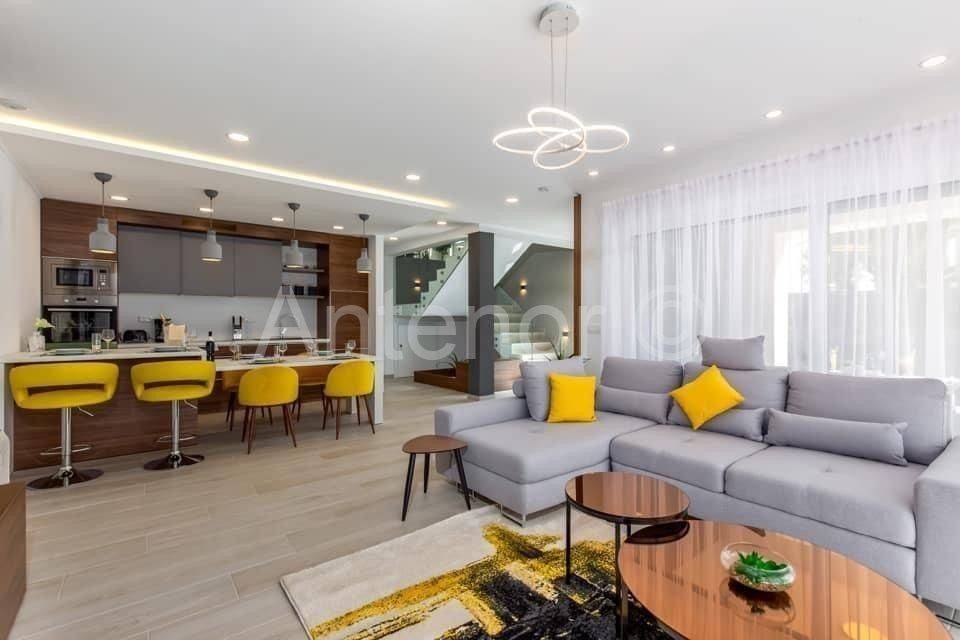 Dvojna kuća, Prodaja, Nin, Zaton