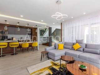 Dvojna kuća, Prodaja, Nin, Zaton