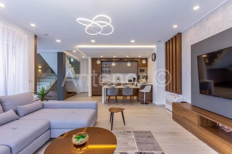 Dvojna kuća, Prodaja, Nin, Zaton