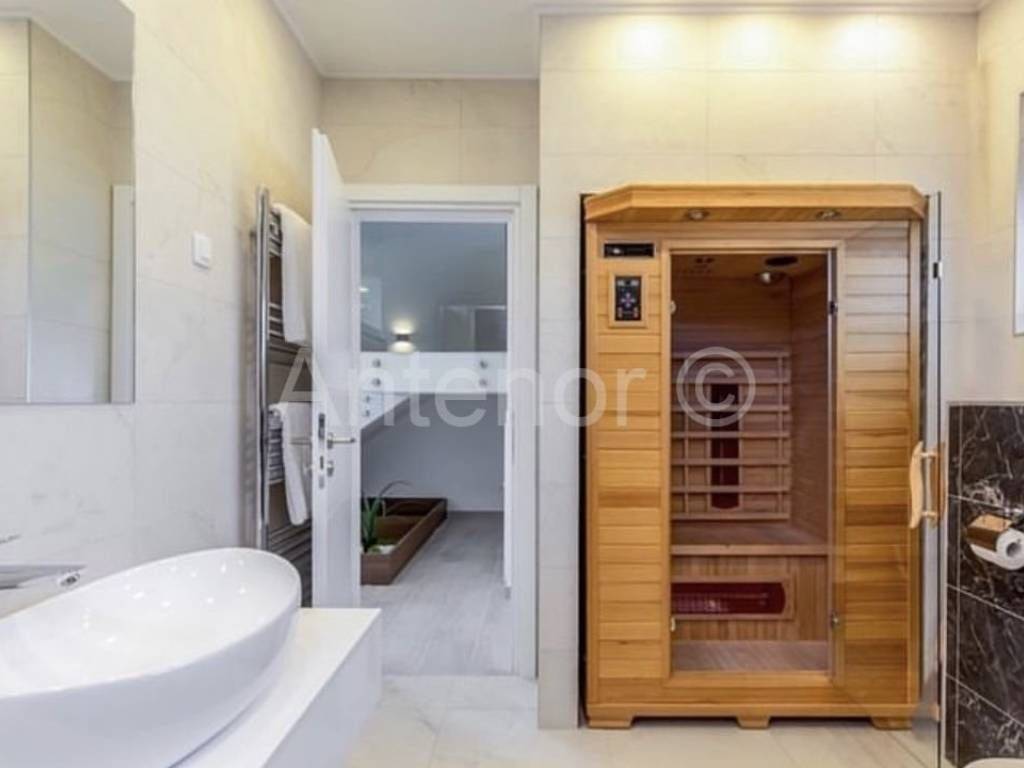 Dvojna kuća, Prodaja, Nin, Zaton