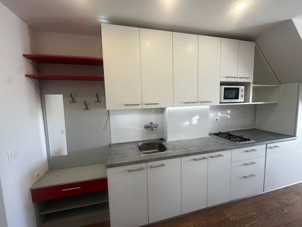 Stan u starijoj zgradi, Prodaja, Poreč, Červar-Porat