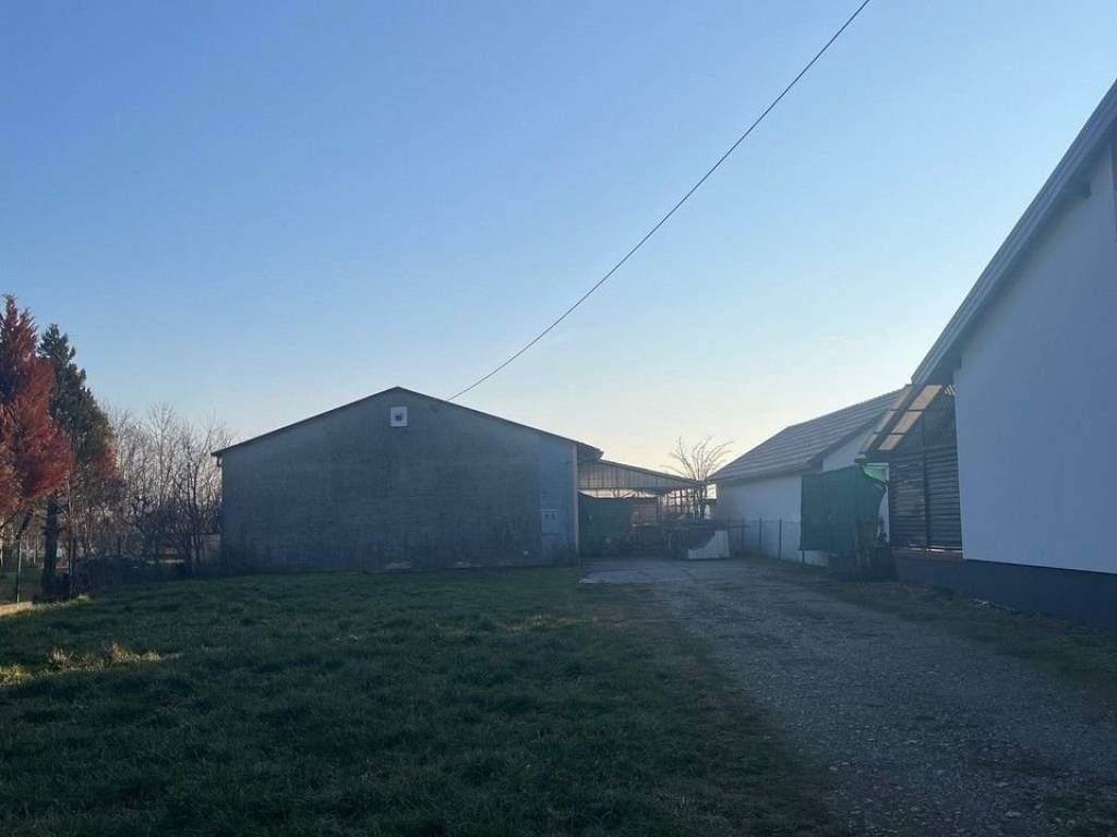 Hala, Prodaja, Pribislavec, Pribislavec