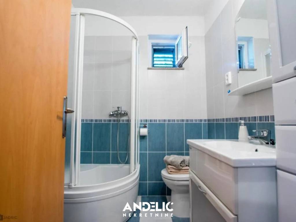 Samostojeća kuća, Prodaja, Okrug, Okrug Donji