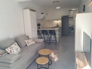 Stan u zgradi, Najam, Solin, Japirko