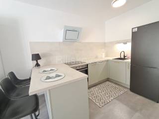 Stan u zgradi, Najam, Solin, Japirko