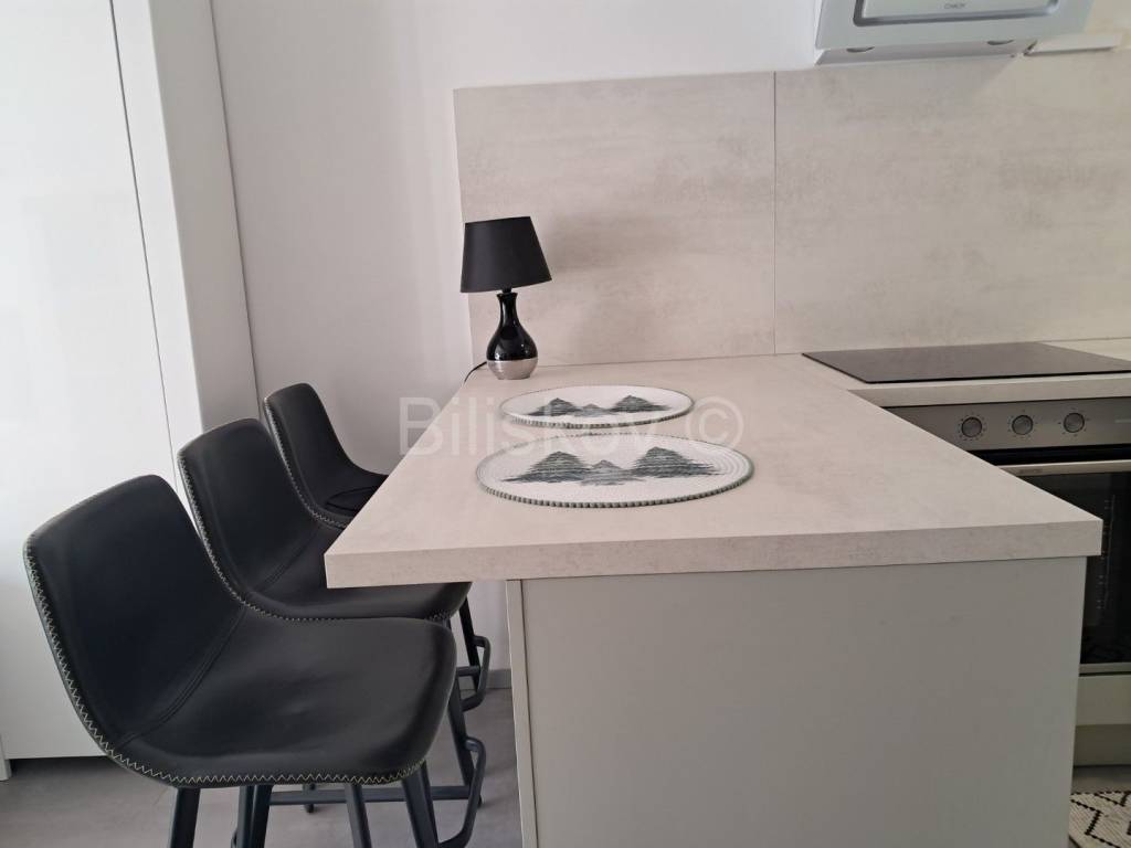 Stan u zgradi, Najam, Solin, Japirko