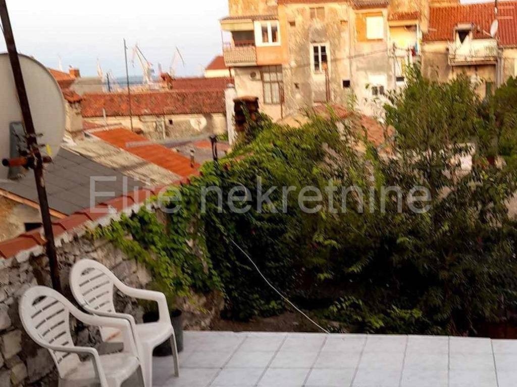 Stan u zgradi, Prodaja, Pula, Pula