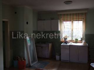 Stan u kući , Prodaja, Otočac, Otočac