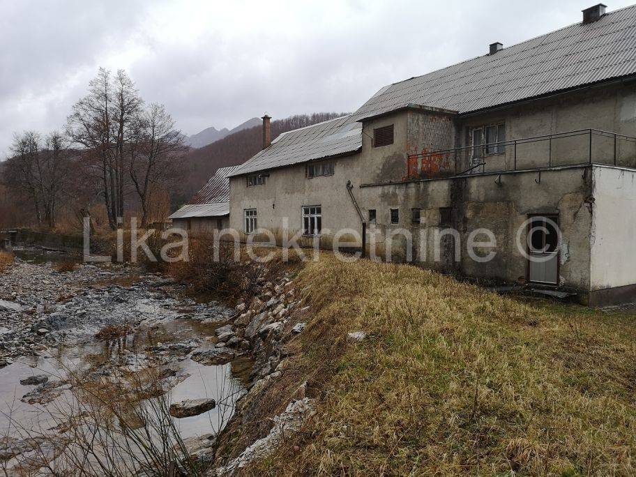 Kuća s caffe i restoranom, Prodaja, Gospić - Okolica, Brušane