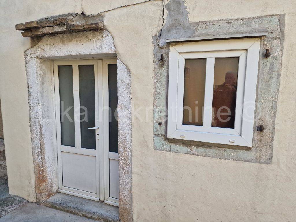 Stan u starijoj zgradi, Prodaja, Senj, Senj