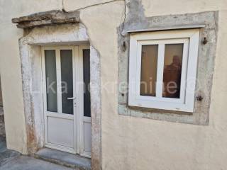 Stan u starijoj zgradi, Prodaja, Senj, Senj