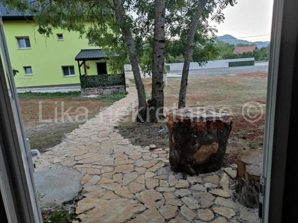 Kuća - Vila u prirodi, Prodaja, Lovinac, Štikada