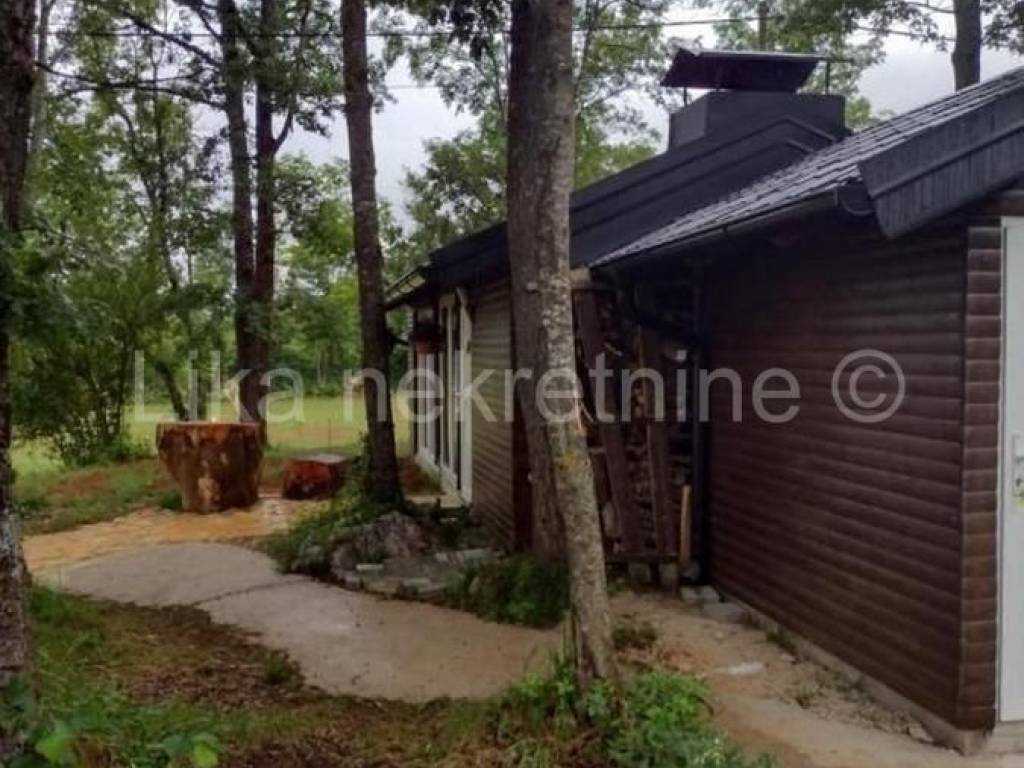 Kuća - Vila u prirodi, Prodaja, Lovinac, Štikada