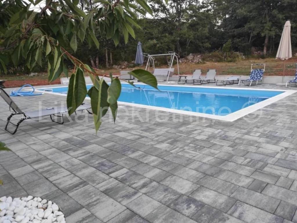 Kuća - Vila u prirodi, Prodaja, Lovinac, Štikada