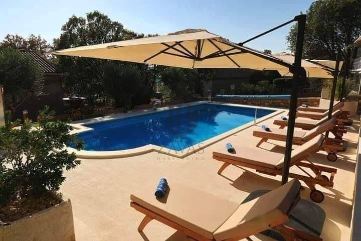 Luksuzna vila, Prodaja, Starigrad, Starigrad