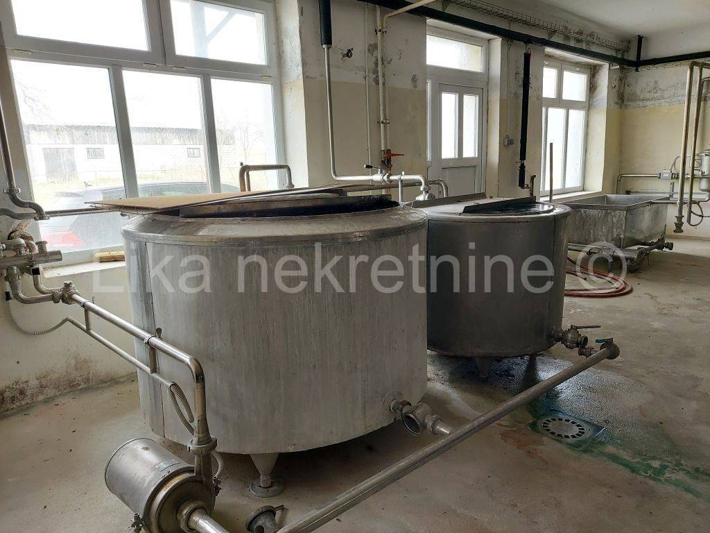 Stambeno-poslovni objekat, Prodaja, Otočac, Ličko Lešće