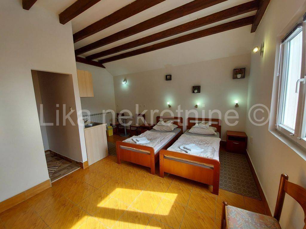 Stambeno-poslovni objekat, Prodaja, Otočac, Ličko Lešće