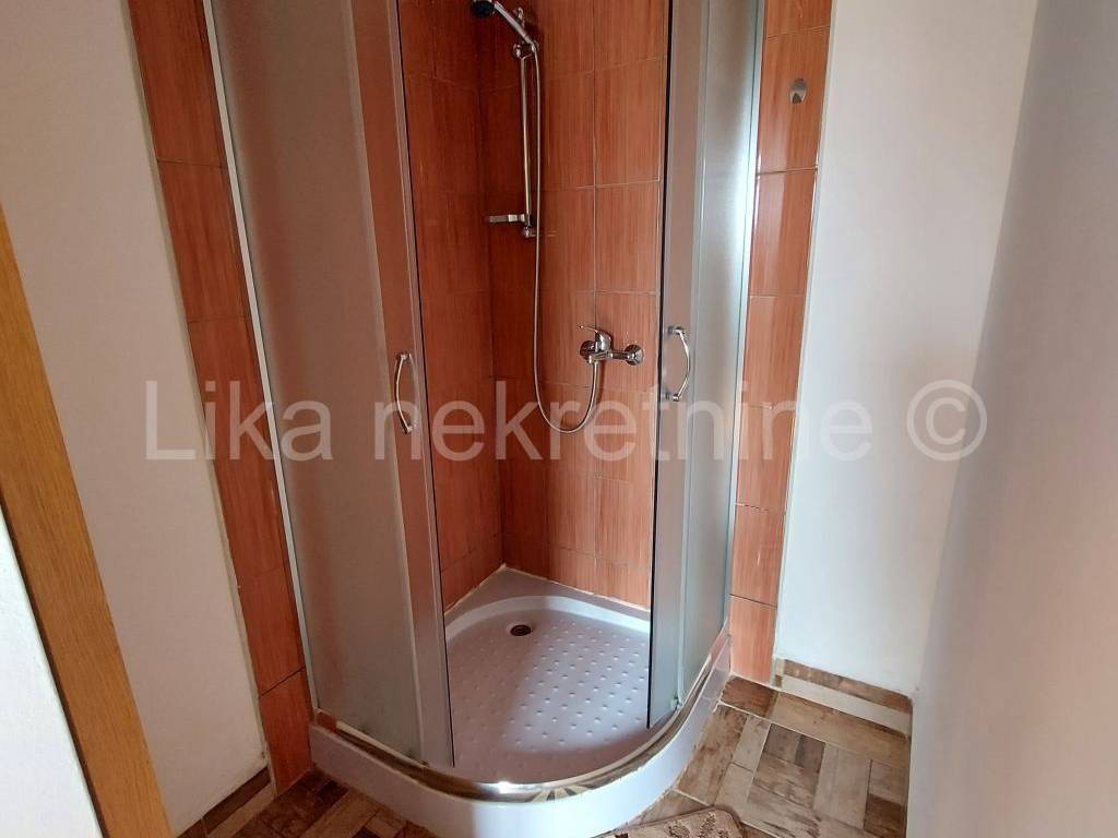 Stambeno-poslovni objekat, Prodaja, Otočac, Ličko Lešće