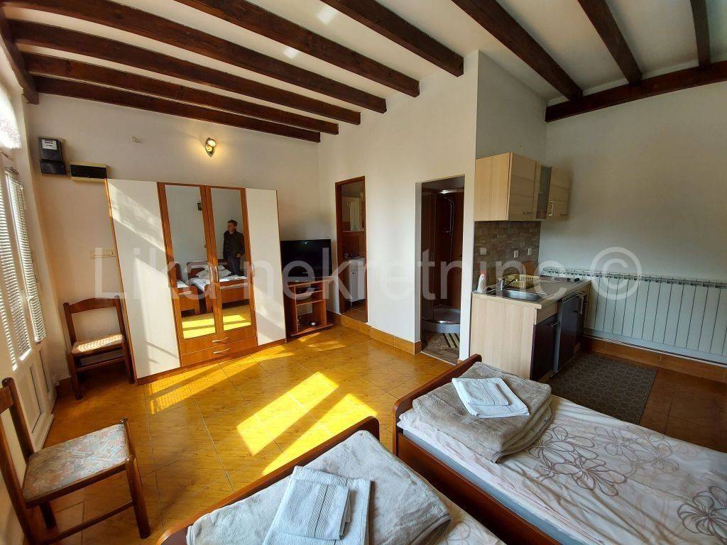 Stambeno-poslovni objekat, Prodaja, Otočac, Ličko Lešće