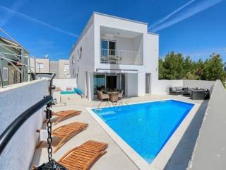 Vila, prodaja, Nin,Zaton