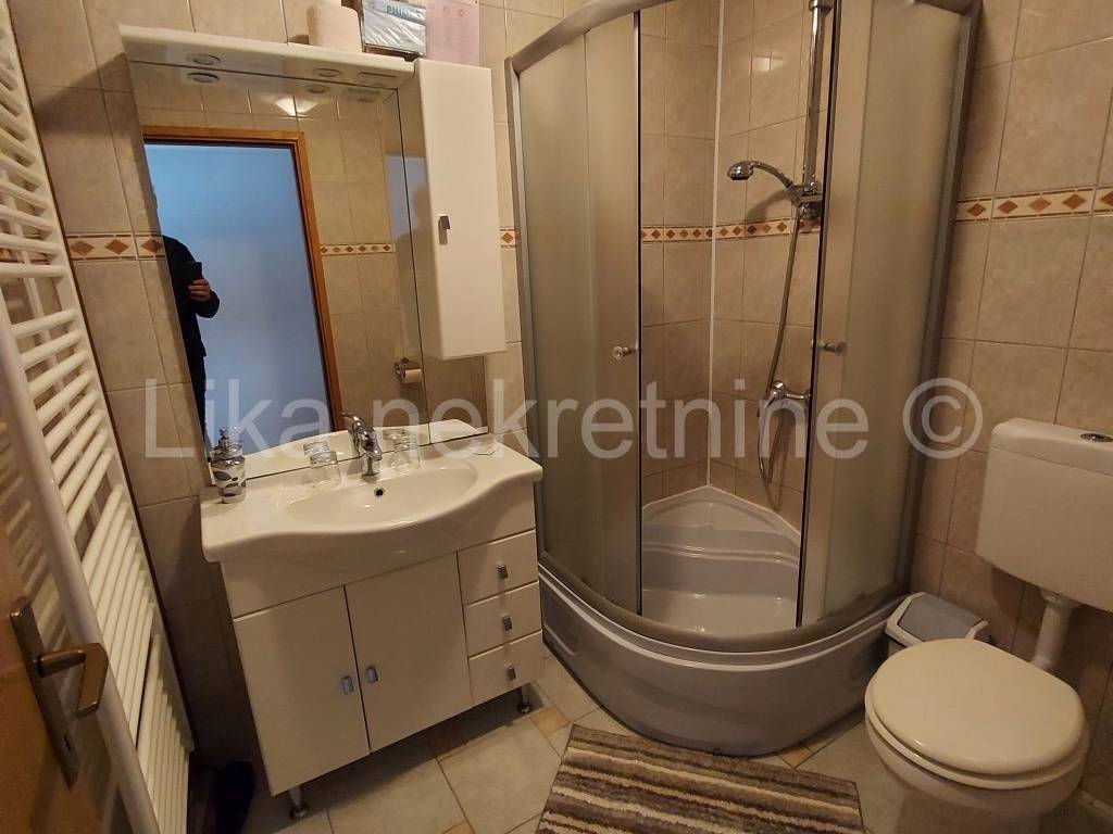 Stambeno-poslovni objekat, Prodaja, Otočac, Ličko Lešće