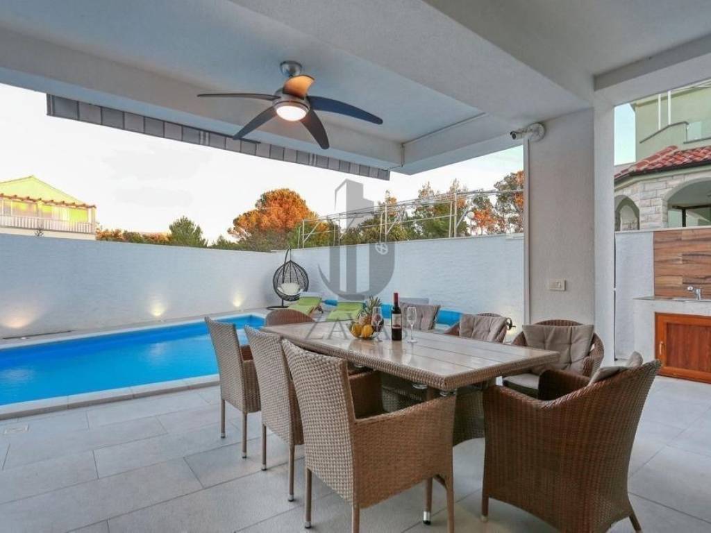 Vila, prodaja, Nin,Zaton