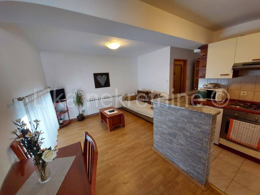 Stambeno-poslovni objekat, Prodaja, Otočac, Ličko Lešće