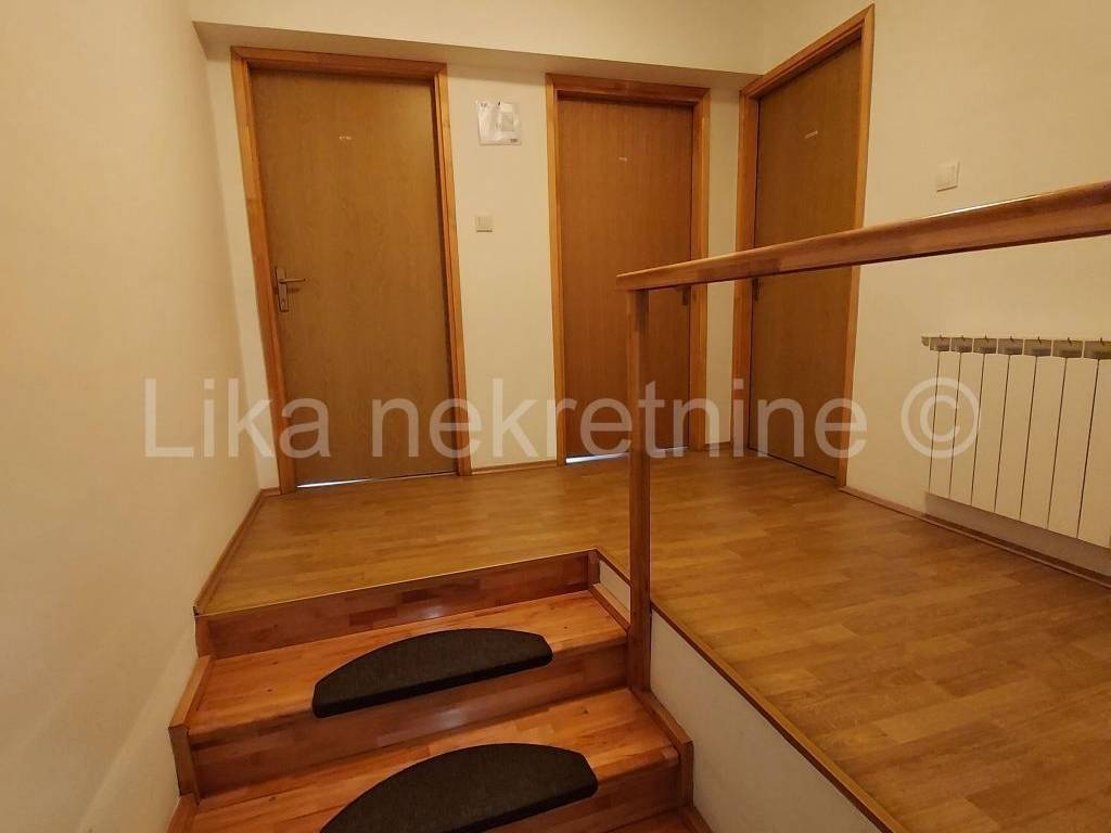 Stambeno-poslovni objekat, Prodaja, Otočac, Ličko Lešće