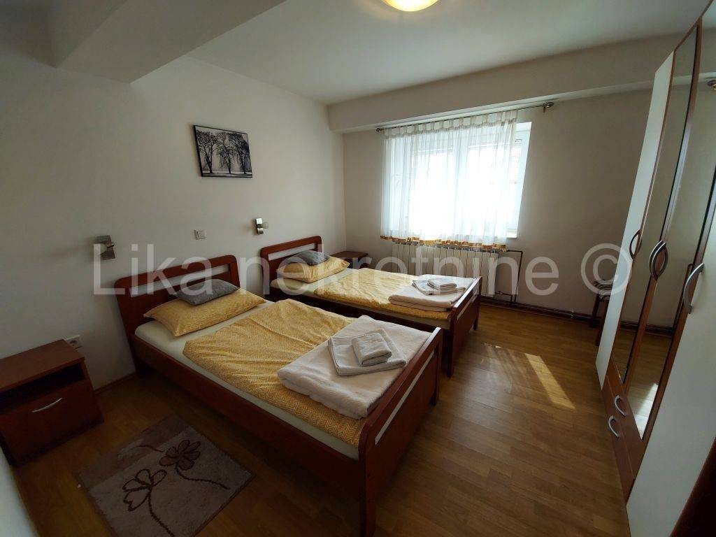 Stambeno-poslovni objekat, Prodaja, Otočac, Ličko Lešće